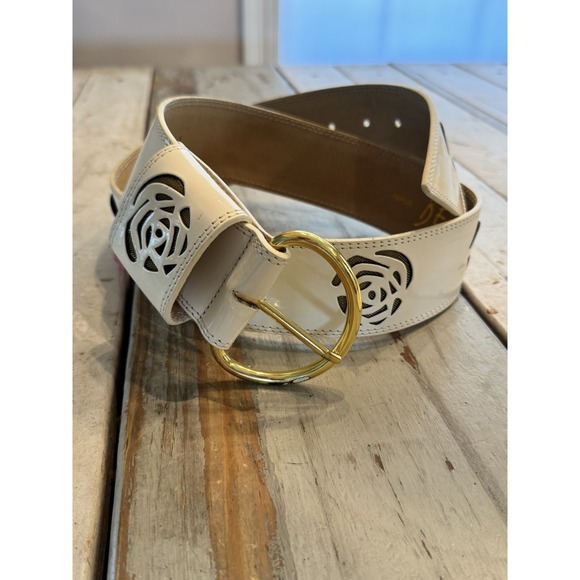 BETSEY JOHNSON Women's Cream Rose Floral Cut Out Wide Belt Gold Hardware M - Picture 1 of 12